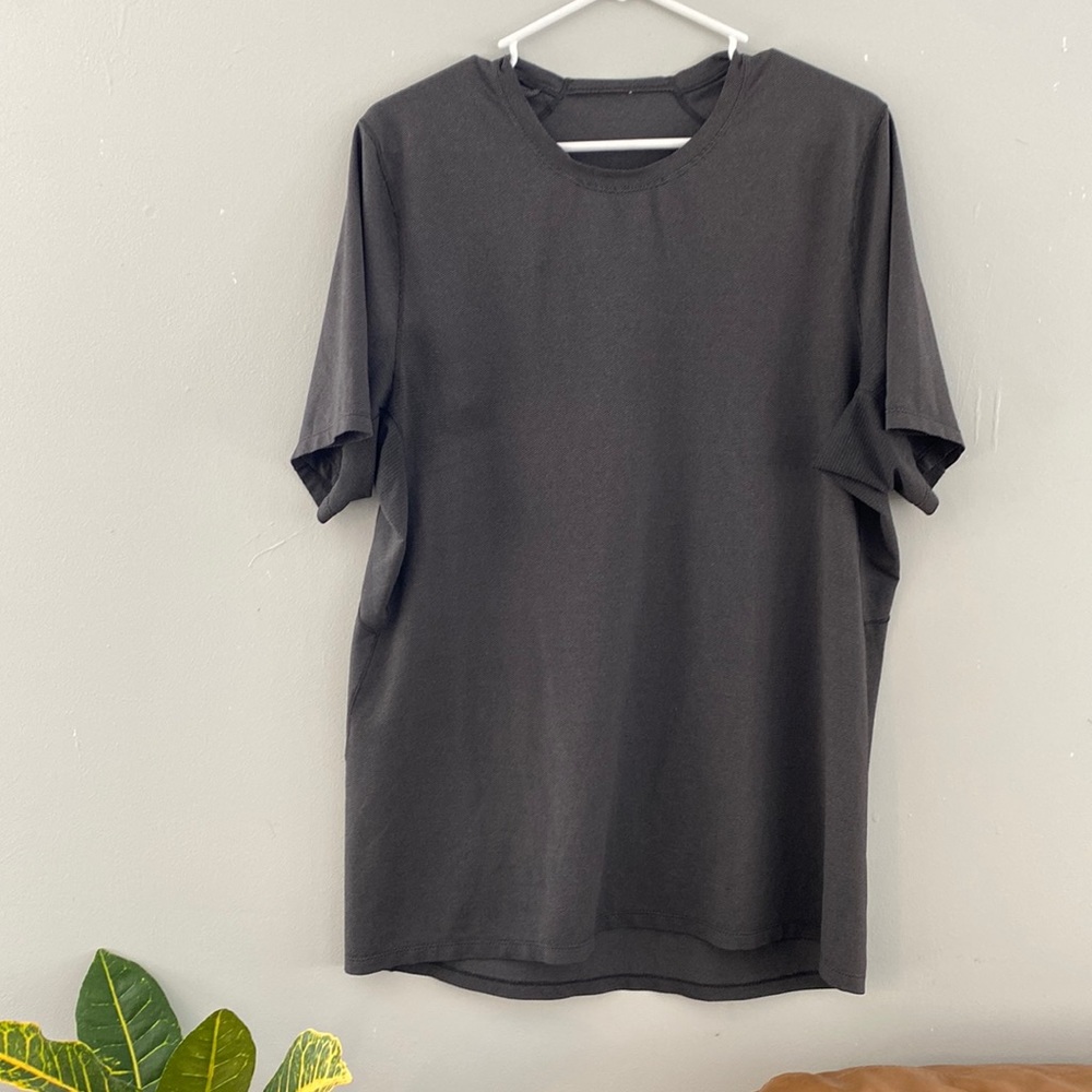 LULULEMON men’s workout Large T-shirt